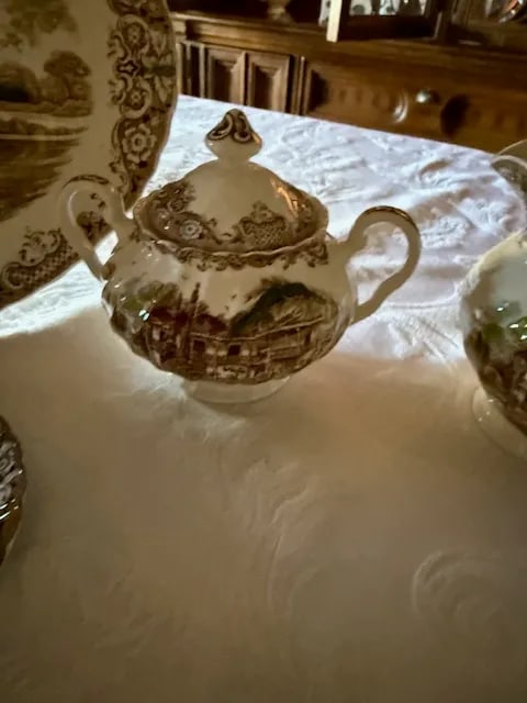 1960s Johnson Brothers Heritage Hall Set - 8 Pieces - 5