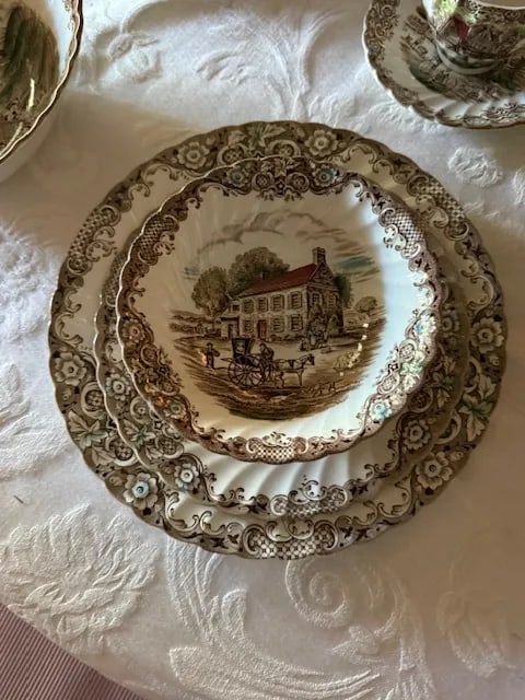 1960s Johnson Brothers Heritage Hall Set - 8 Pieces - 7