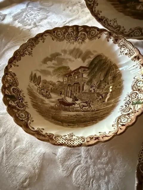 1960s Johnson Brothers Heritage Hall Set - 8 Pieces - 8