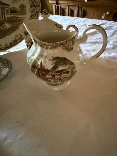 1960s Johnson Brothers Heritage Hall Set - 8 Pieces - 9