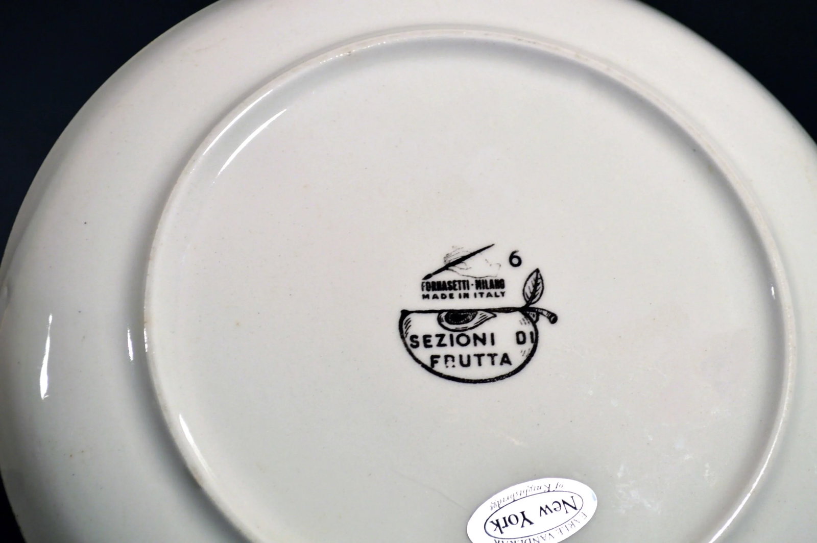 Piero Fornasetti Pottery Plate, Sezioni Di Frutta, #6, Depicting a Pepper - 3