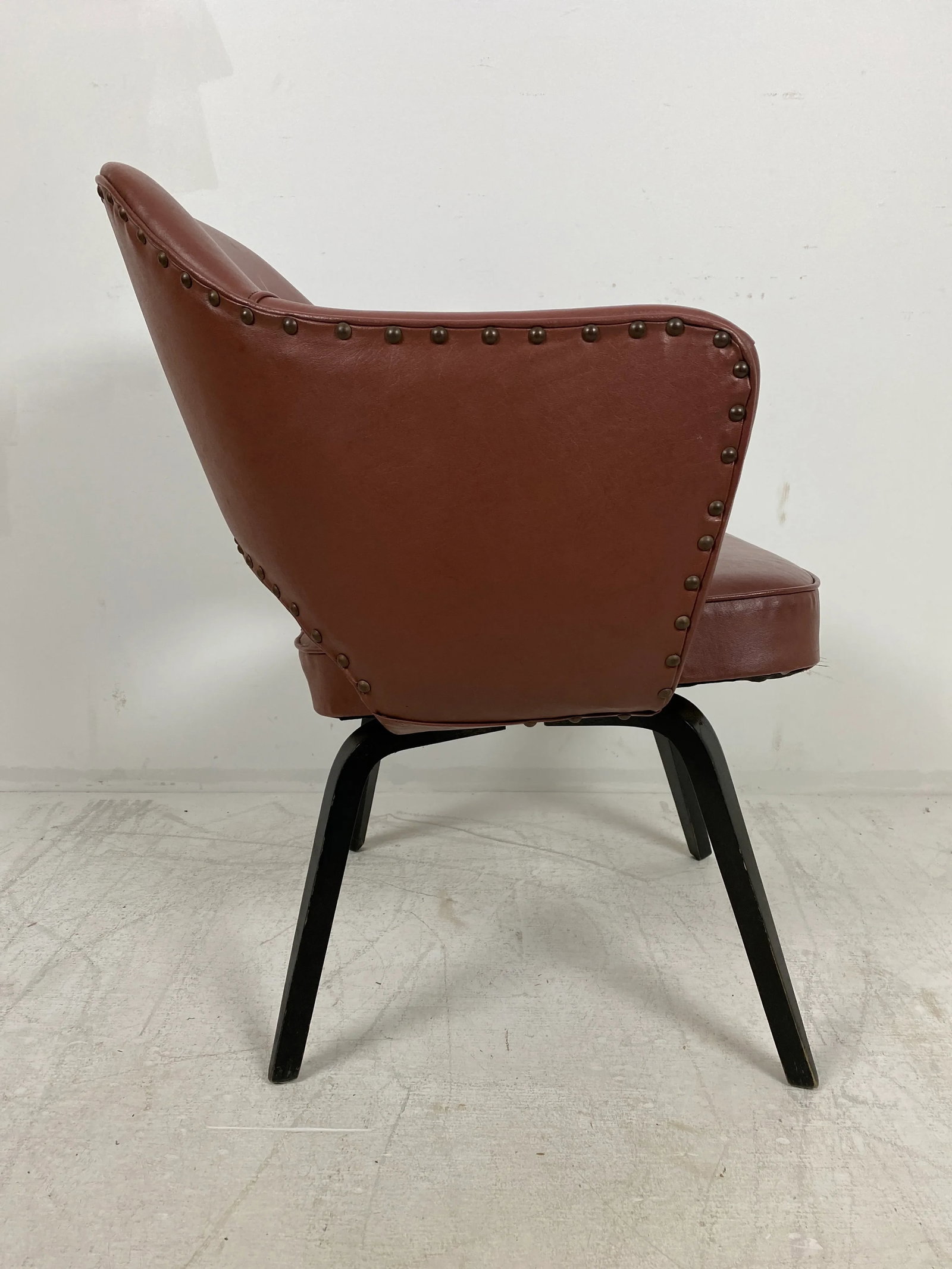1960s Vintage Eero Saarinen for Knoll Style Vinyl Arm Chair - 4