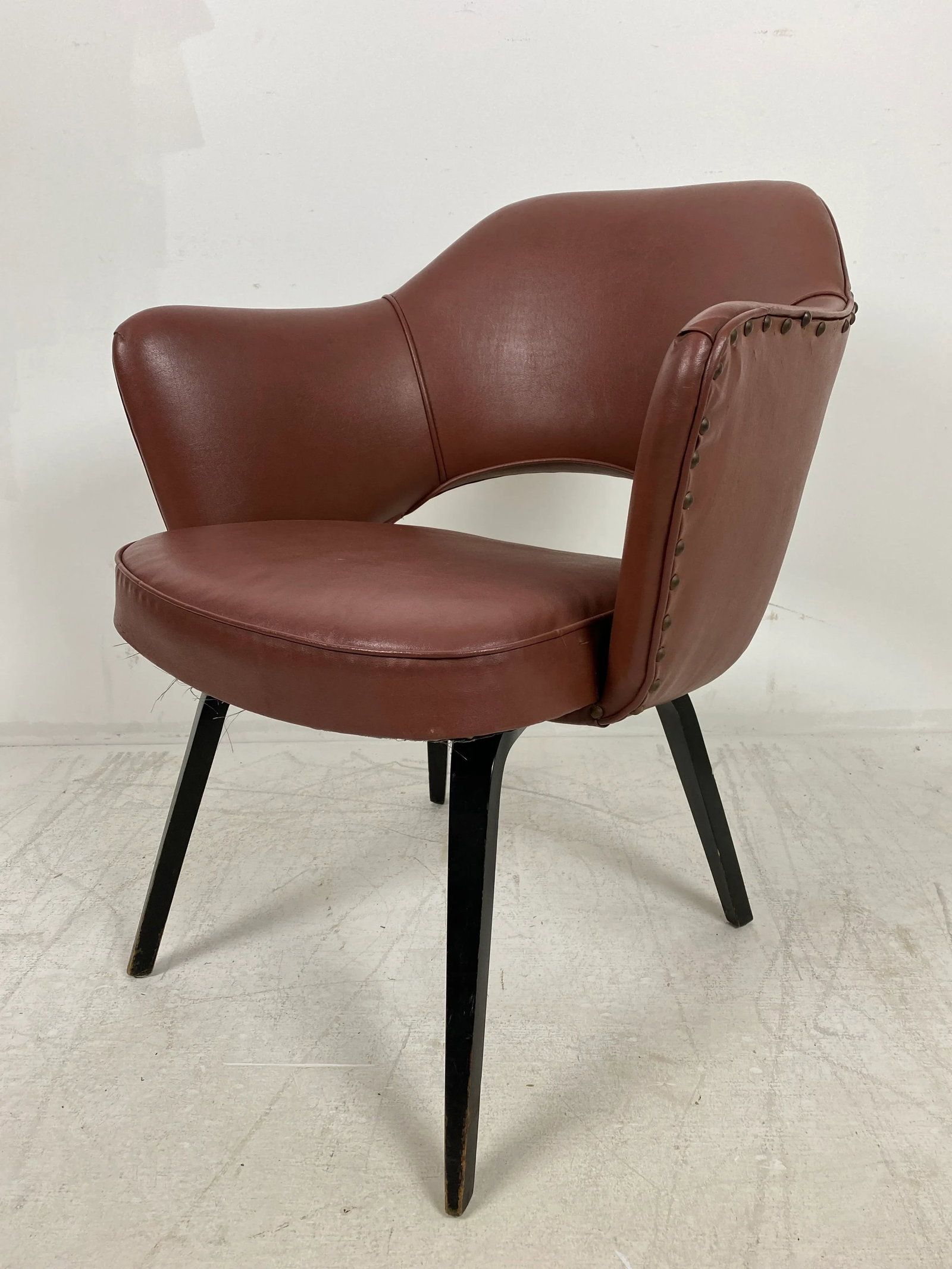 1960s Vintage Eero Saarinen for Knoll Style Vinyl Arm Chair - 5
