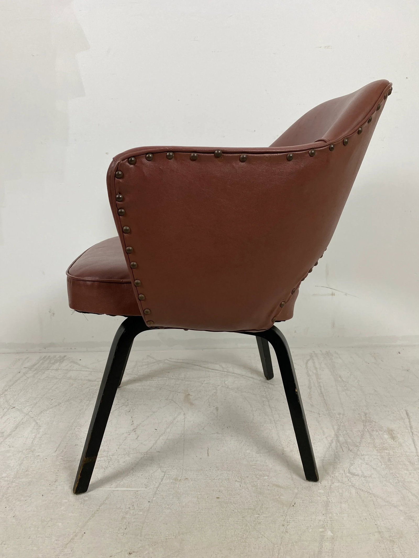 1960s Vintage Eero Saarinen for Knoll Style Vinyl Arm Chair - 7