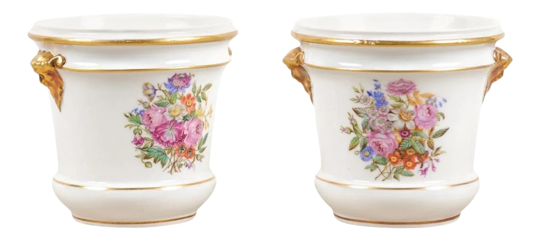Late 18th Century French Porcelain Cachepots - a Pair: A pair of French Louis XVI period Paris porcelain cachepots from the late 18th century, with hand-painted floral décor and gilt accents. Created in France during the short reign of King Louis XVI