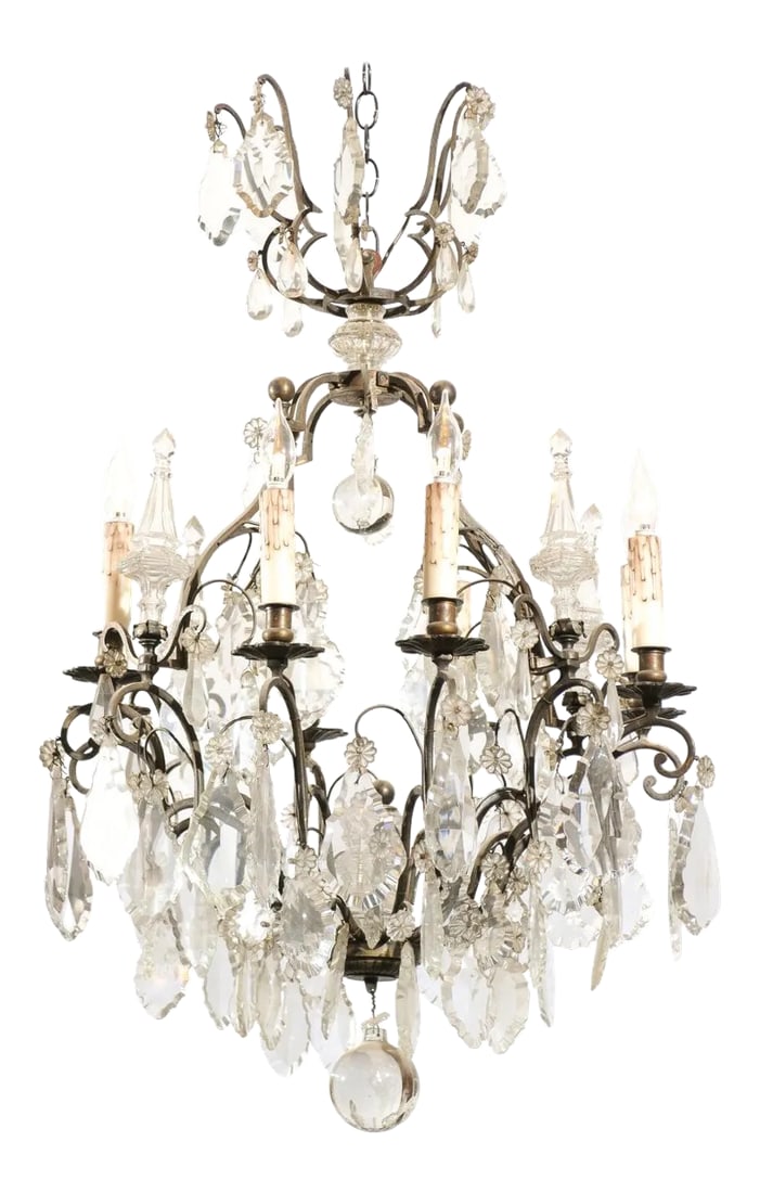 French 1890s Eight-Light Crystal Chandelier with Bronze Armature and Obelisks: A French eight-light crystal chandelier from the late 19th century, with bronze armature and crystal obelisks. Born in France during the last decade of the 19th century, this exquisite eight-light