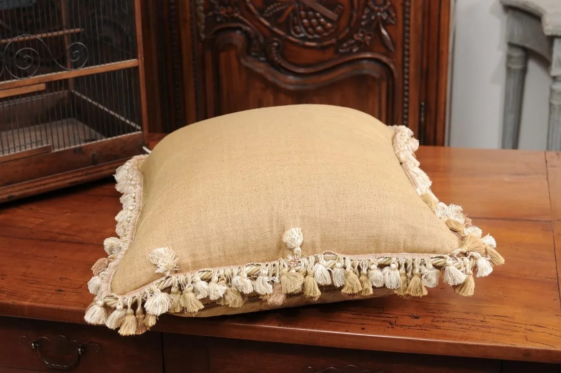 French 19th Century Needlepoint Tapestry Pillow Depicting Two Artistocrates - 3