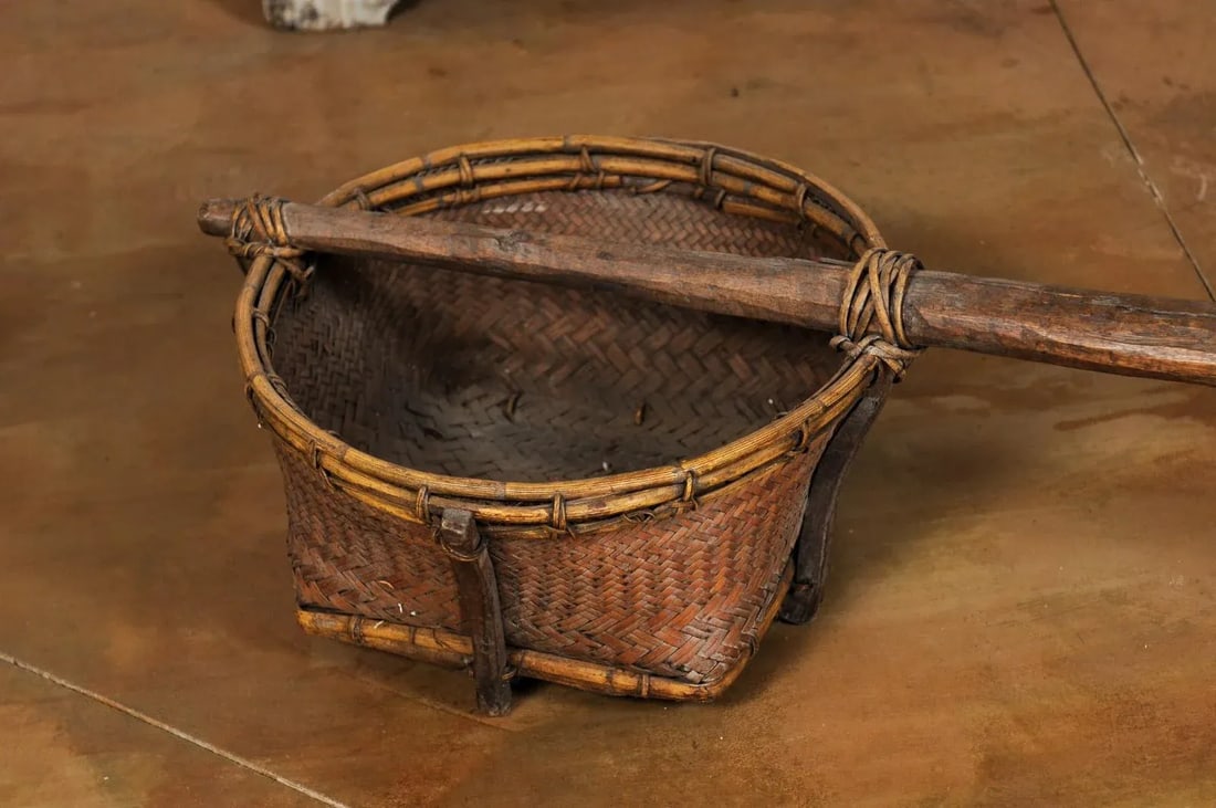 Far Eastern Early 20th Century Shoulder Yoke with Bamboo and Rattan Baskets - 10