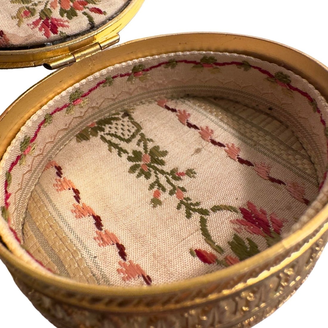 Antique French Neoclassical Ormolu Box With Dancing Muse & Stripe Tapestry Lining, Belle É - 7