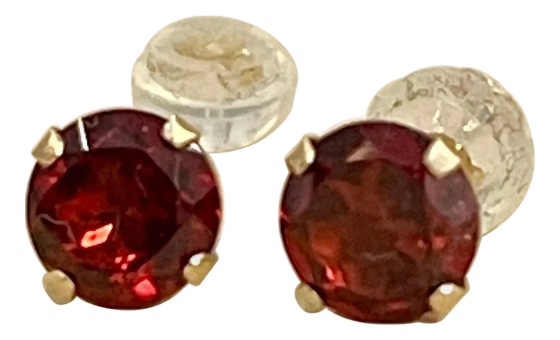 3.0 Carat Round Garnet Stud Post Earrings 14 Karat Yellow Gold: Approximately 3.0 Carat Round Garnet Stud Post Earrings 14 Karat Yellow Gold Each stud has a special back of yellow gold with rubber back which makes the earring sit very well on the ear lobe. 6.3 MM