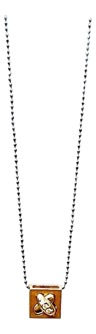 18 Karat Gold Pendant with White Diamond in White Platinum Chain: Very Delicate platinum chain with a tiny yellow gold pendant This spectacular Pendant Necklace consisting of 4 White diamonds , all in round shape . Weight of the chain is 3.6 gm length of the chain