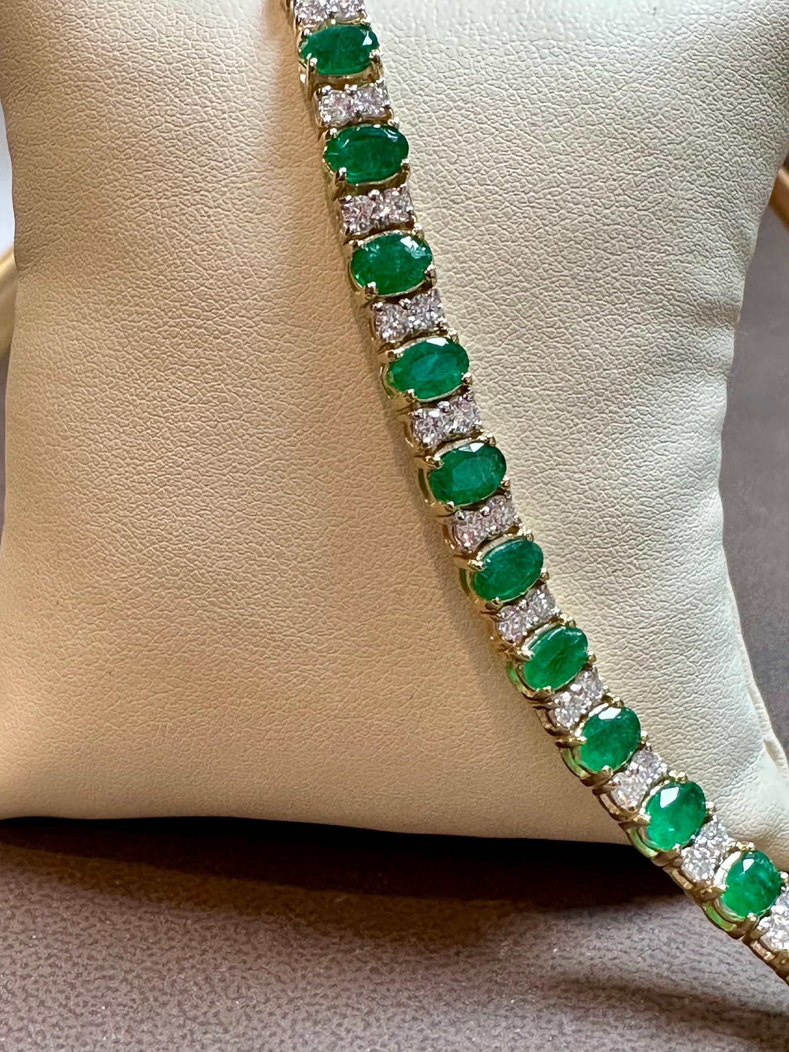12 Carat Natural Emerald & 2.8 Carat Diamond Tennis Bracelet 14 Kt Yellow Gold - 17