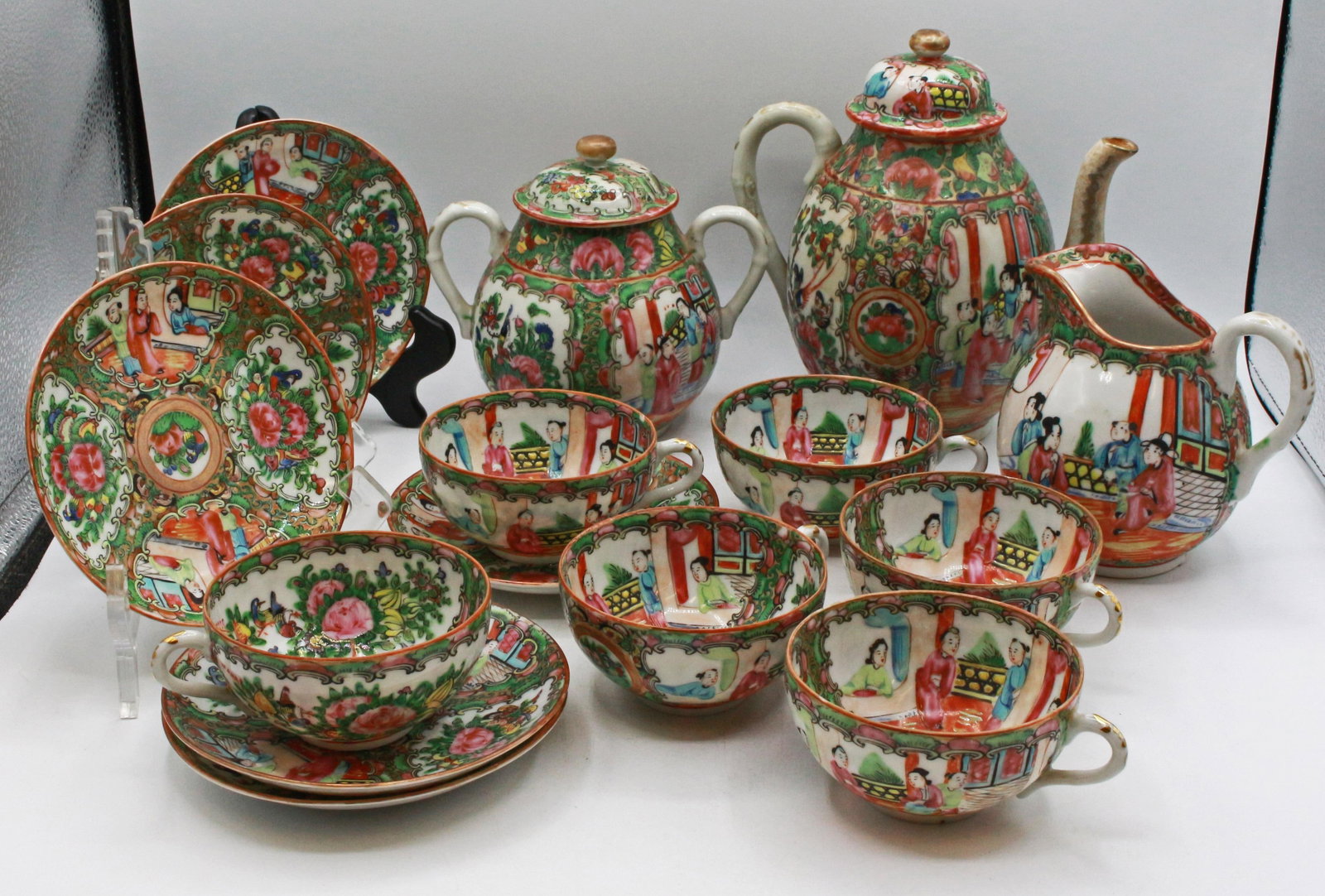 Circa 1891-1911 Chinese Export Rose Medallion Porcelain Tea Service - 3