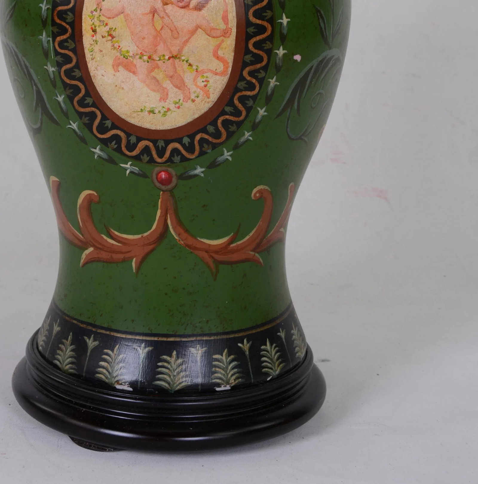 Hand-Painted Angels and Lace Pattern Table Lamp - 3