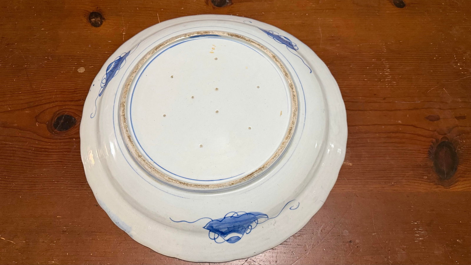 19th Century Japanese Hand-Painted Blue and White Porcelain Charger With Roosters - 8