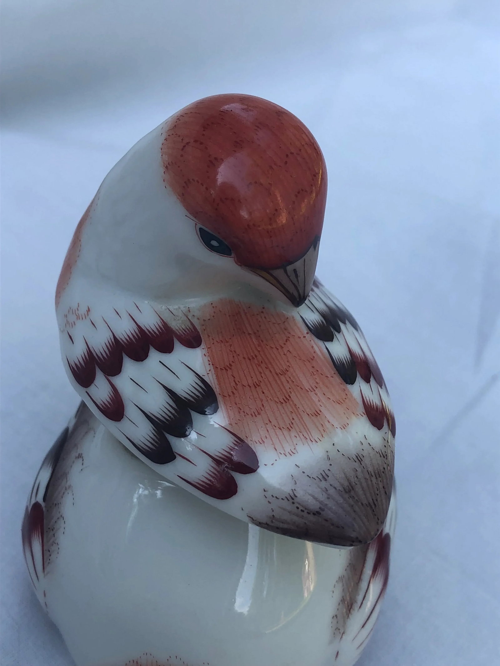 1960s Hand Painted Herend Preening Bird Porcelain Trinket Box - 6