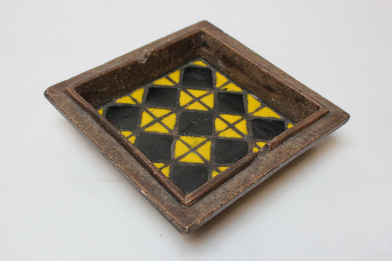 Italian Modern Ceramic Ashtray With Diamond Motif Designed by Aldo Londi for Bitossi - 2
