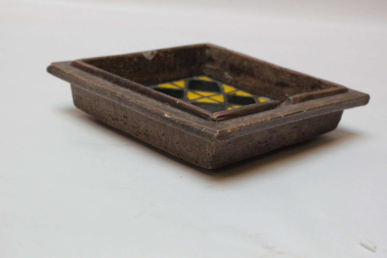 Italian Modern Ceramic Ashtray With Diamond Motif Designed by Aldo Londi for Bitossi - 4