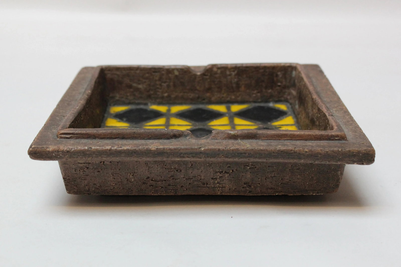 Italian Modern Ceramic Ashtray With Diamond Motif Designed by Aldo Londi for Bitossi - 5