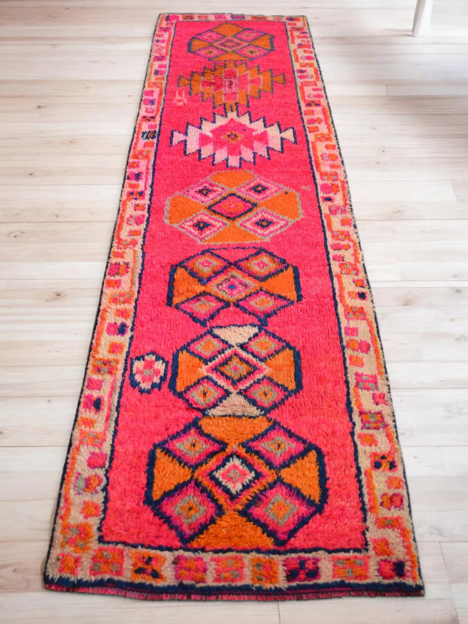 1970s Kurdish Herki Hand-Knotted Hot Pink Tribal Runner - 2"²11"³ × 10"²8"³ - 3