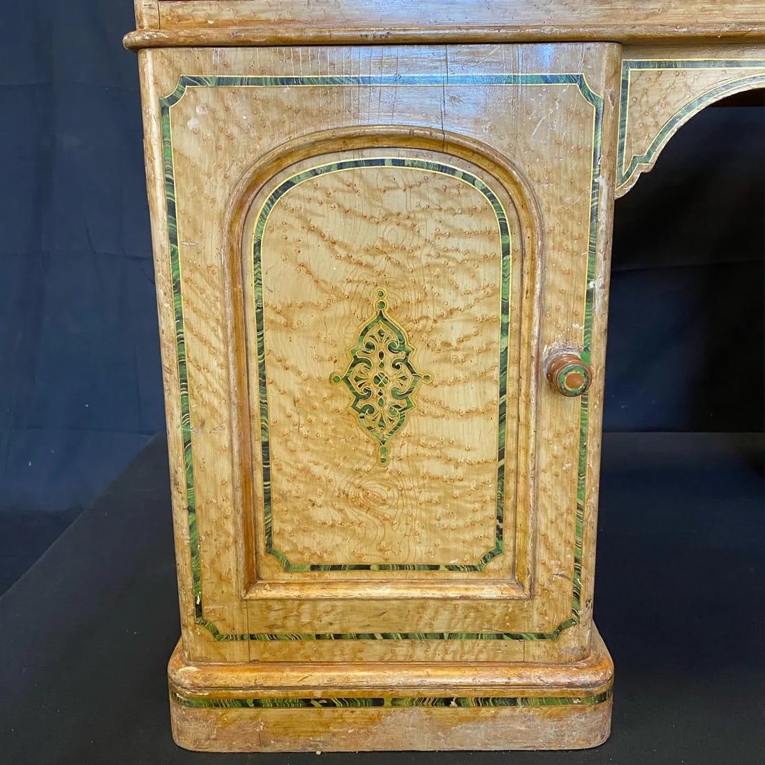 English 19th Century Faux Painted Marbleized Pedestal Writing Desk - 10