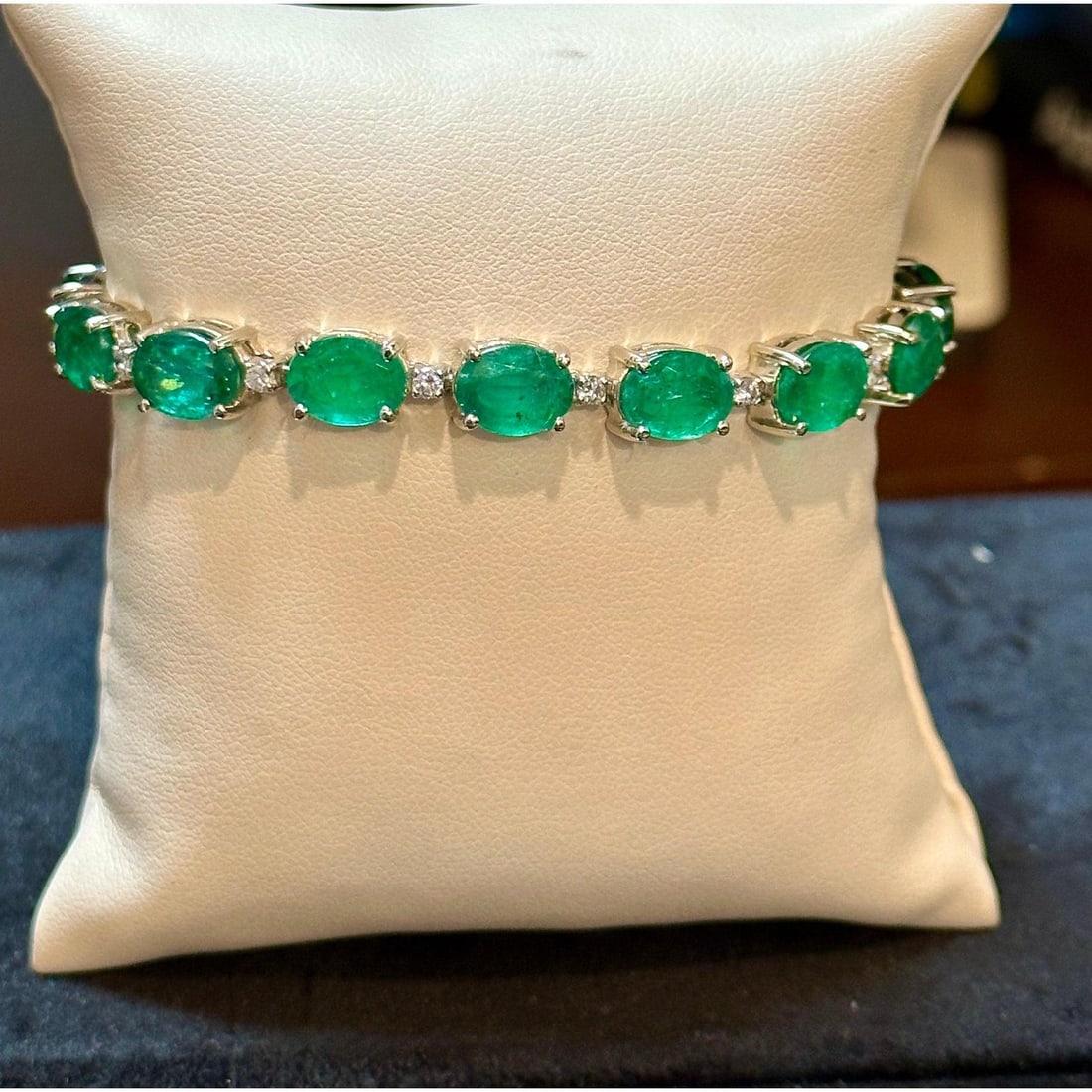 22 Carat Natural Brazilian Emerald & Diamond Tennis Bracelet 14 Kt Yellow Gold - 10