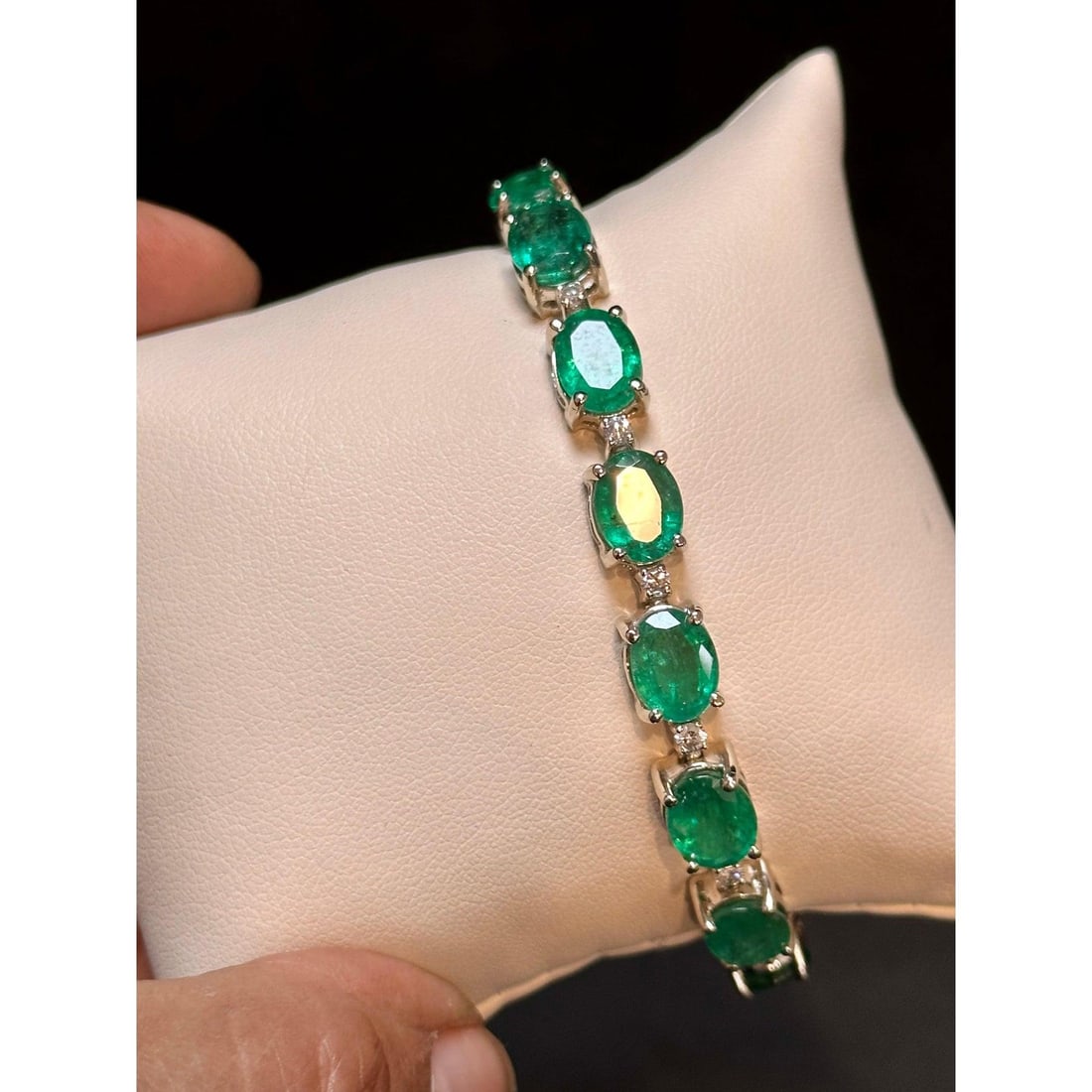 22 Carat Natural Brazilian Emerald & Diamond Tennis Bracelet 14 Kt Yellow Gold - 14
