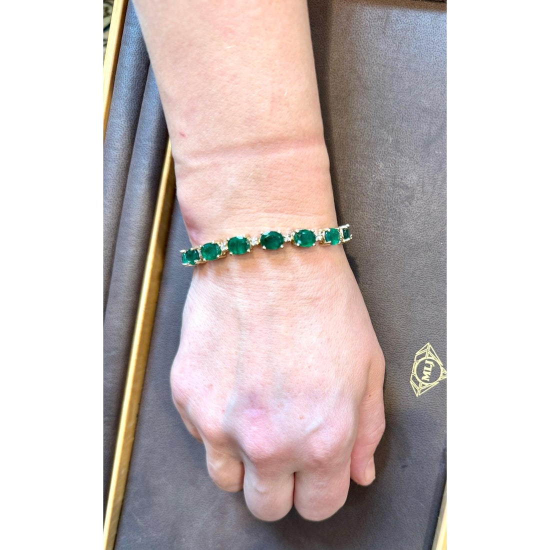 22 Carat Natural Brazilian Emerald & Diamond Tennis Bracelet 14 Kt Yellow Gold - 15
