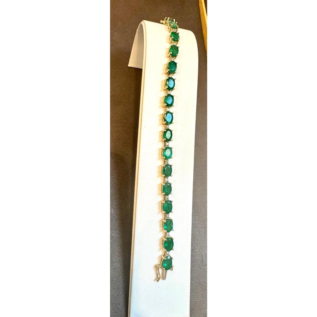 22 Carat Natural Brazilian Emerald & Diamond Tennis Bracelet 14 Kt Yellow Gold - 16