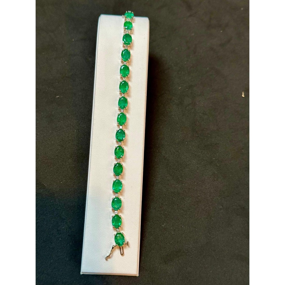 22 Carat Natural Brazilian Emerald & Diamond Tennis Bracelet 14 Kt Yellow Gold - 5