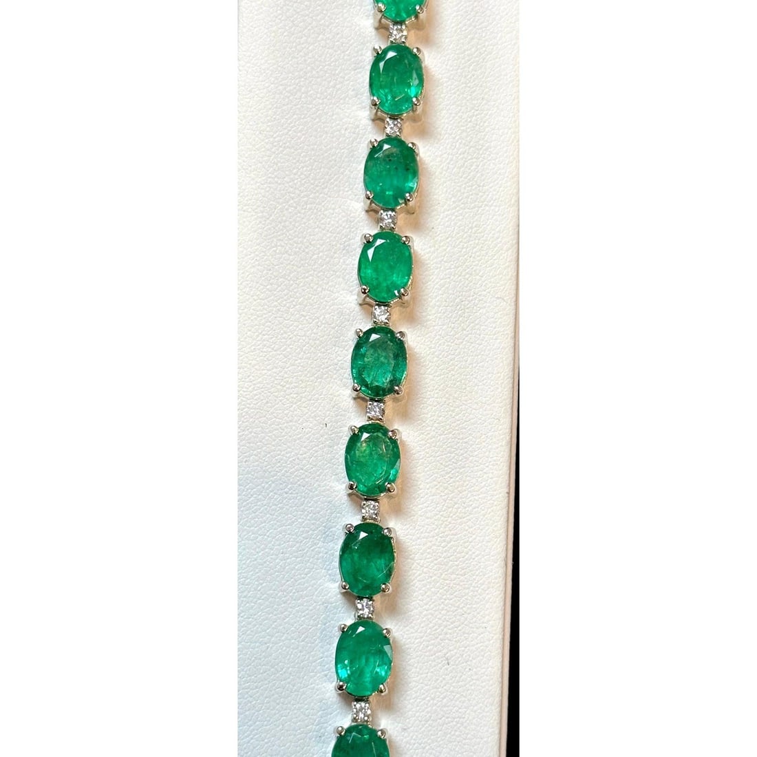 22 Carat Natural Brazilian Emerald & Diamond Tennis Bracelet 14 Kt Yellow Gold - 8