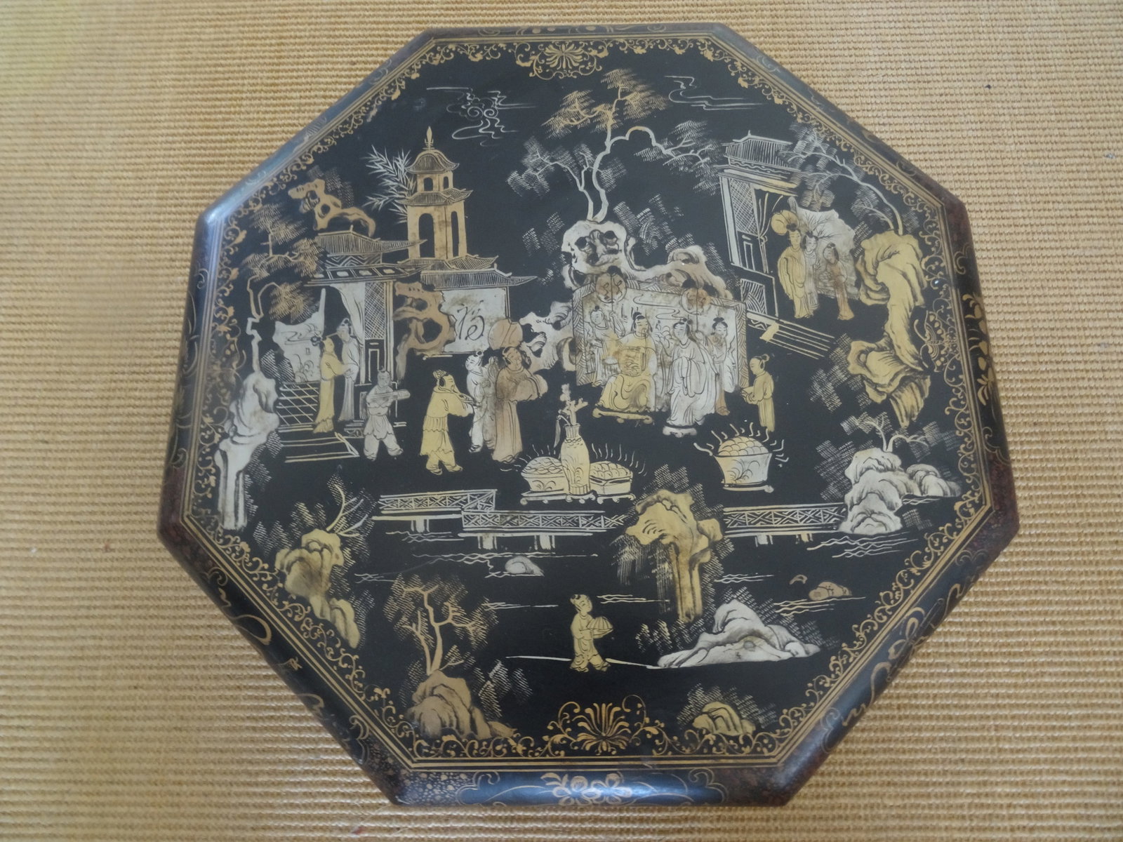 Large Antique Chinese Laquer Covered Box - 2