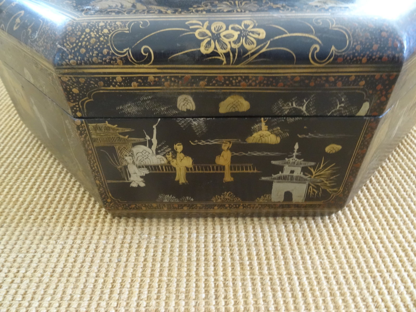 Large Antique Chinese Laquer Covered Box - 3