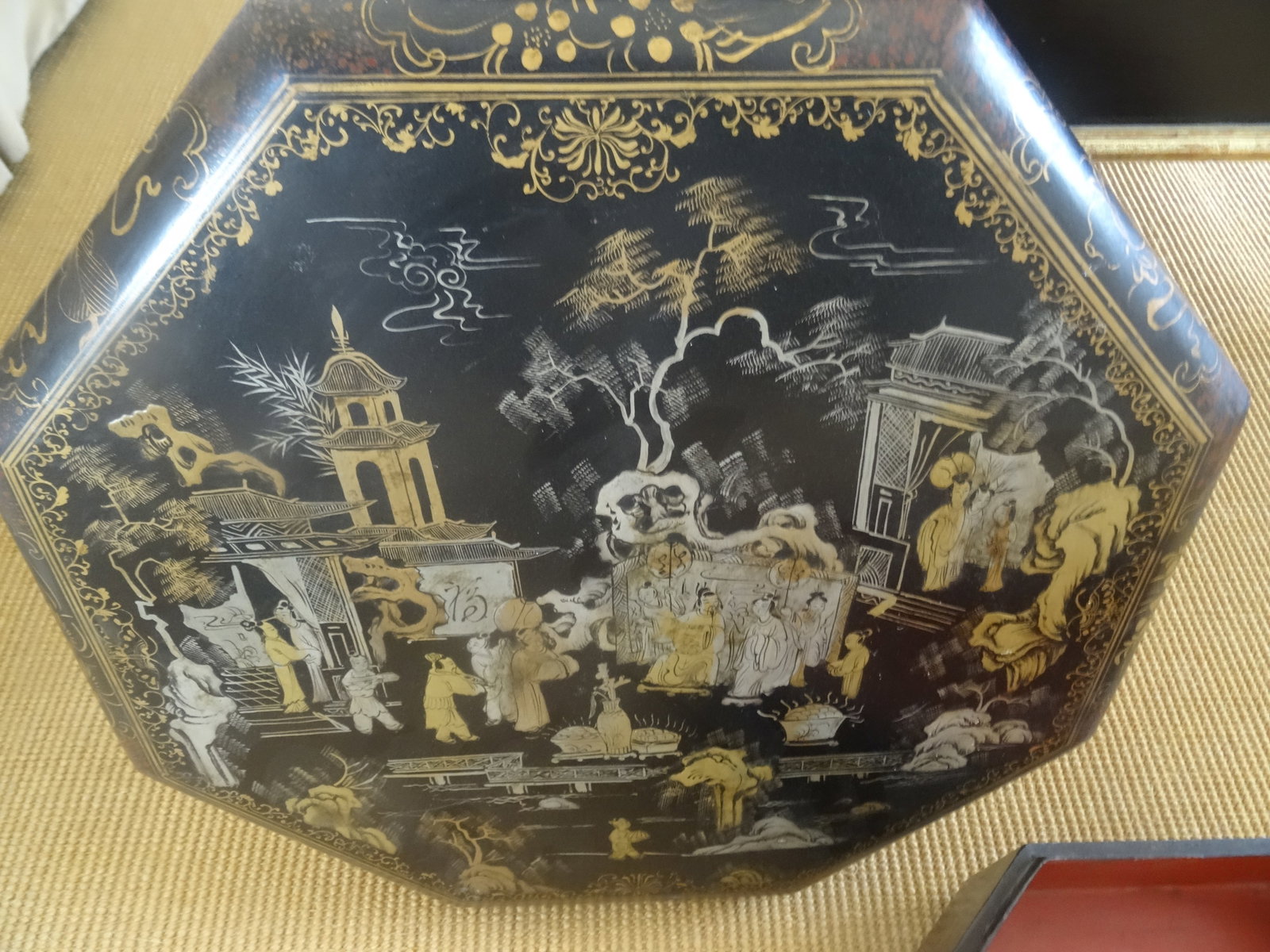 Large Antique Chinese Laquer Covered Box - 6