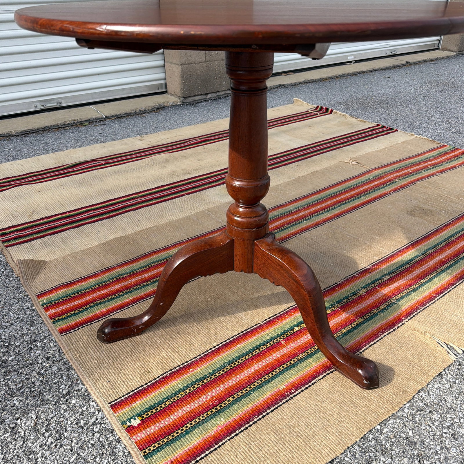 Antique English Mahogany Queen Anne Tilt Top Tea Table, Circa 1800–1820s - 8