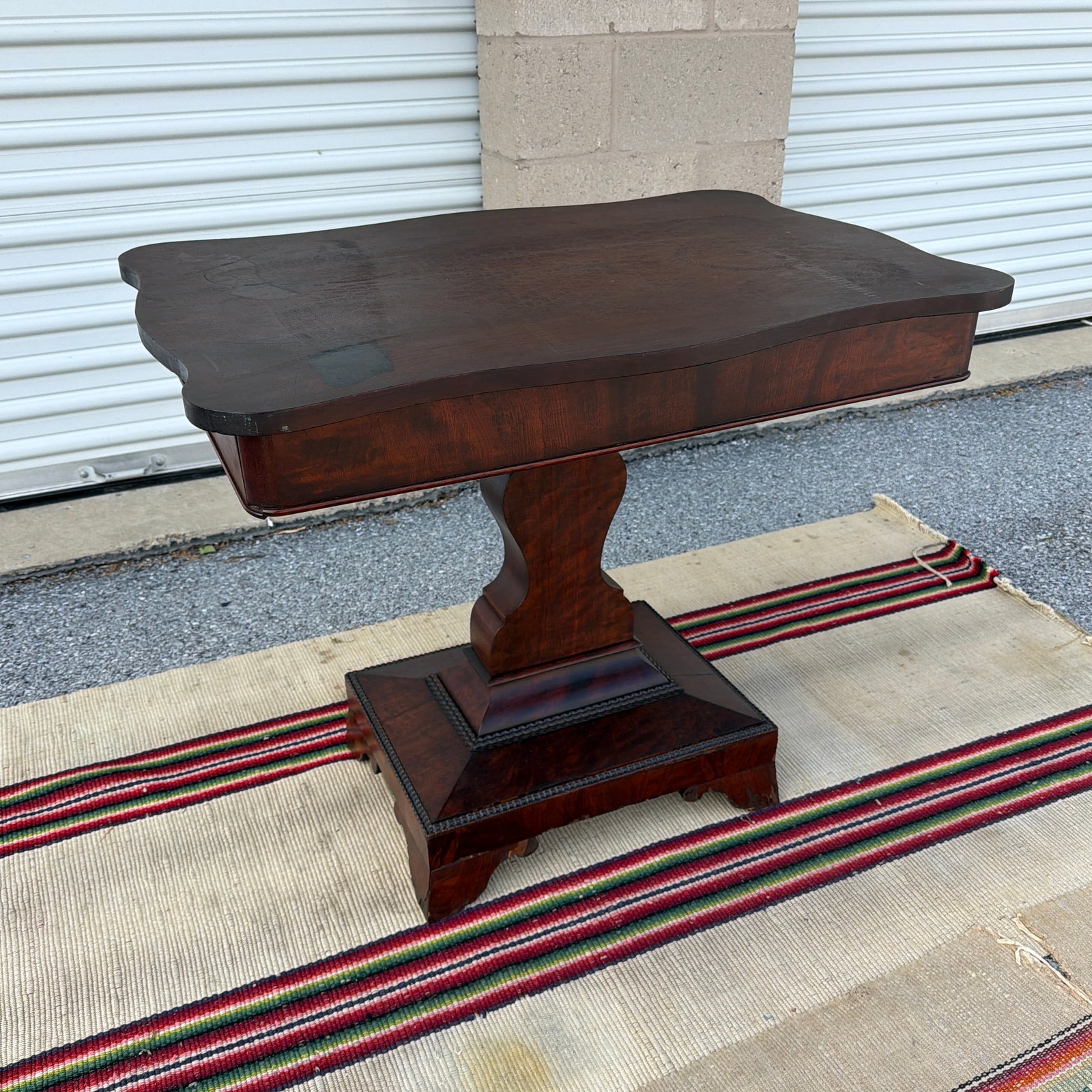 Antique American Victorian-Empire Mahogany Parlour Table, Circa 1840s - 11