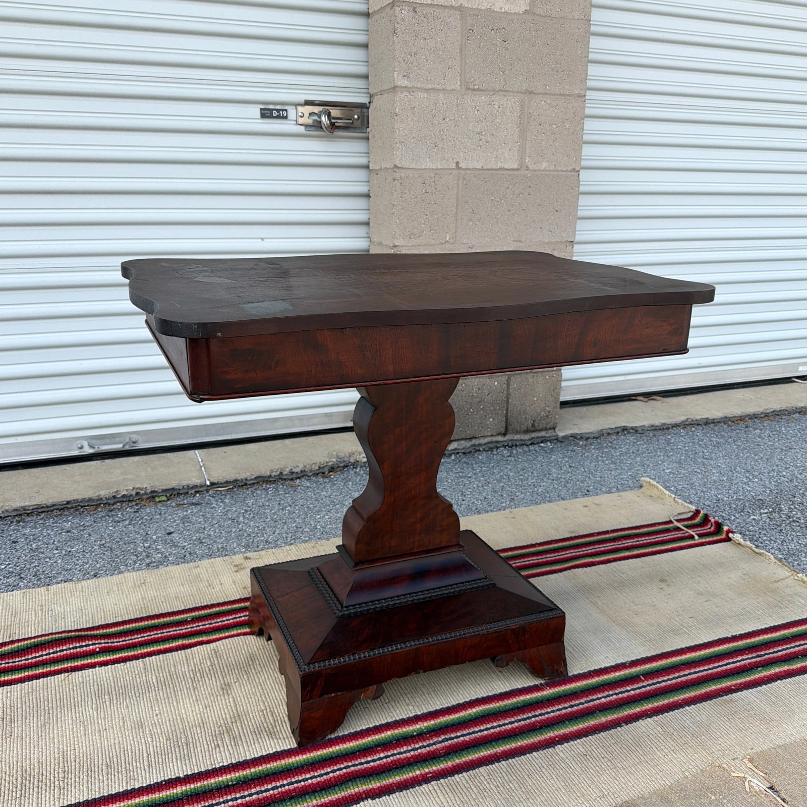 Antique American Victorian-Empire Mahogany Parlour Table, Circa 1840s - 12