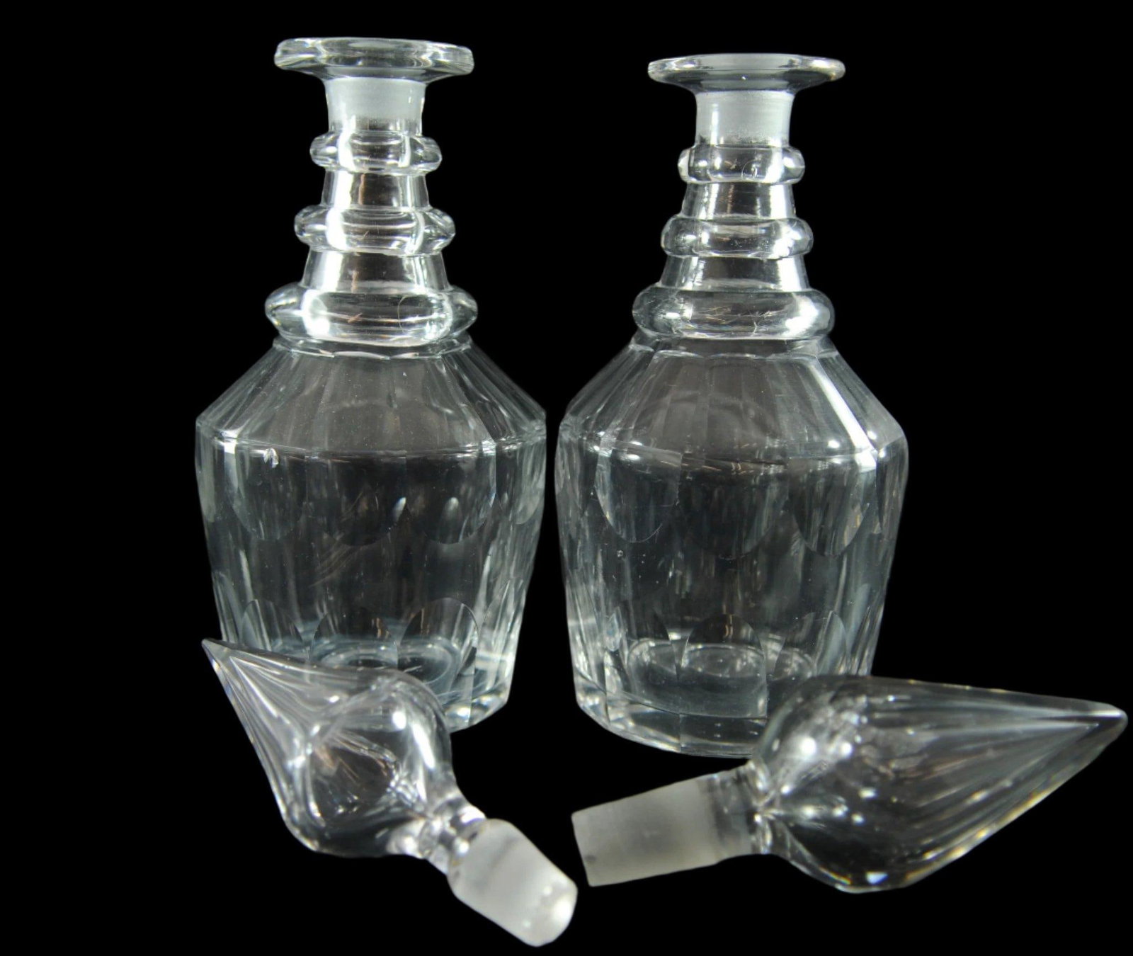 Pair of Georgian Style 19th Century Three Ring Glass Decanters with Spire Stoppe - 2