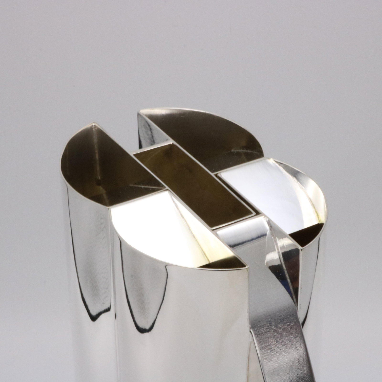 1980s Pair of Sterling Silver Interlocking Carafes - 3