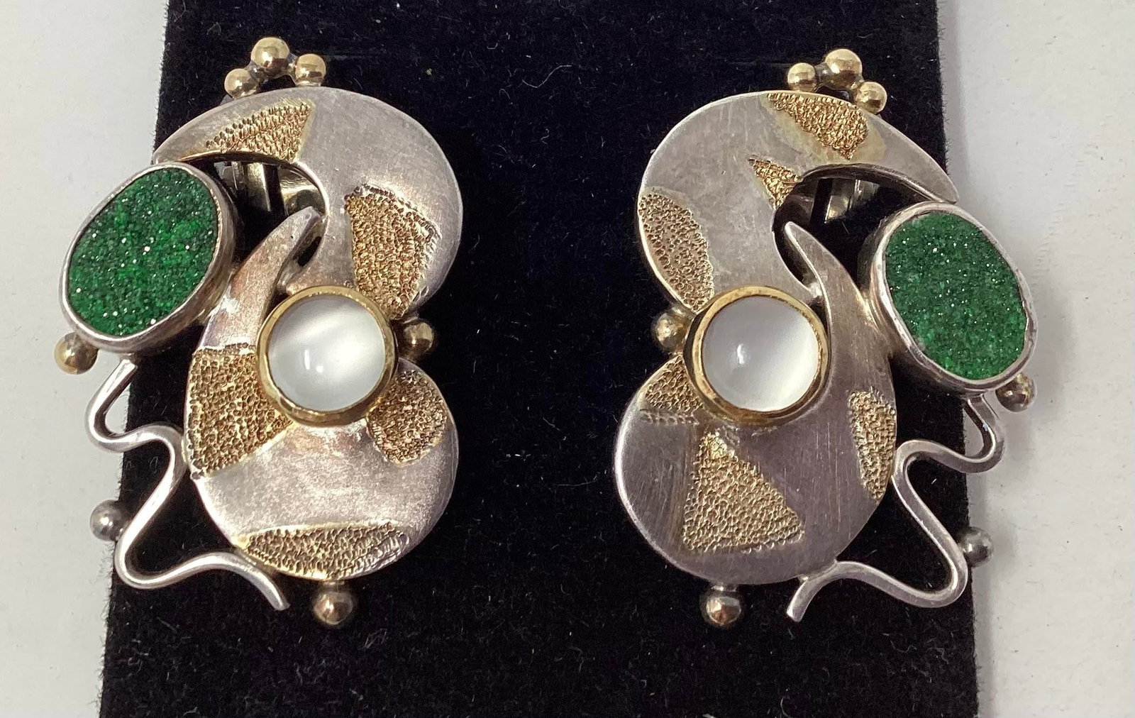 Mid 20th Century Tricia Young Sterling, 18k Gold, Druzy Quartz, and Moonstone Pin/Pendant and Earrin - 2