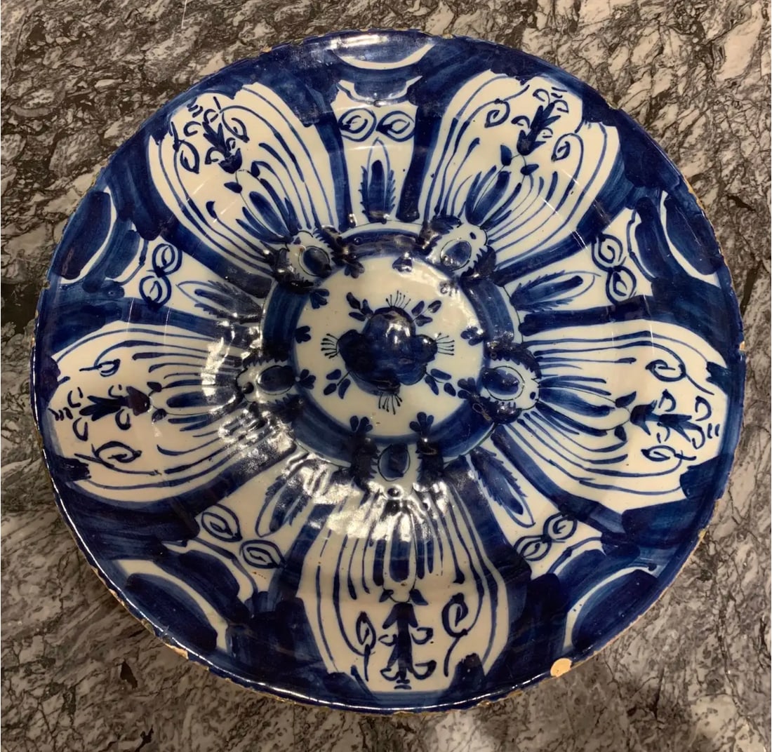 18th Century Hand Painted Dutch Delft Platter - 2
