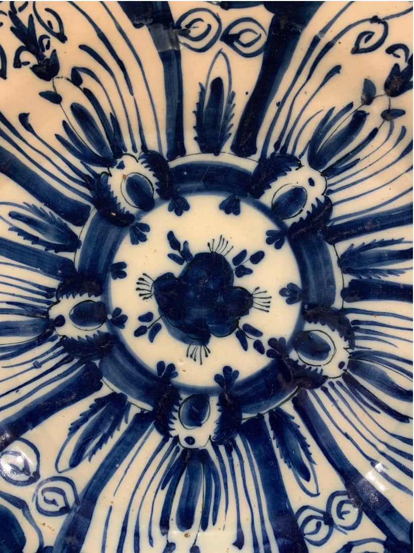 18th Century Hand Painted Dutch Delft Platter - 3