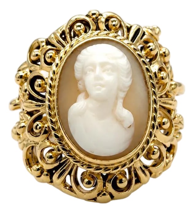 14k Yellow Gold Italian Cameo Ring, Early 20th Century, Size 6: 14k Yellow Gold Italian Cameo Ring, Early 20th Century, 9.27 grams, size 5, sizable Condition: Alterations: Original Condition Unaltered Imperfections: Some Imperfections Condition Notes: GD Origin: I