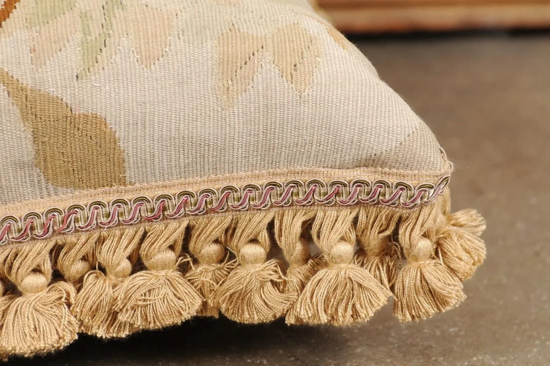 19th Century French Aubusson Woven Tapestry Pillow with Floral Décor and Tassels - 4
