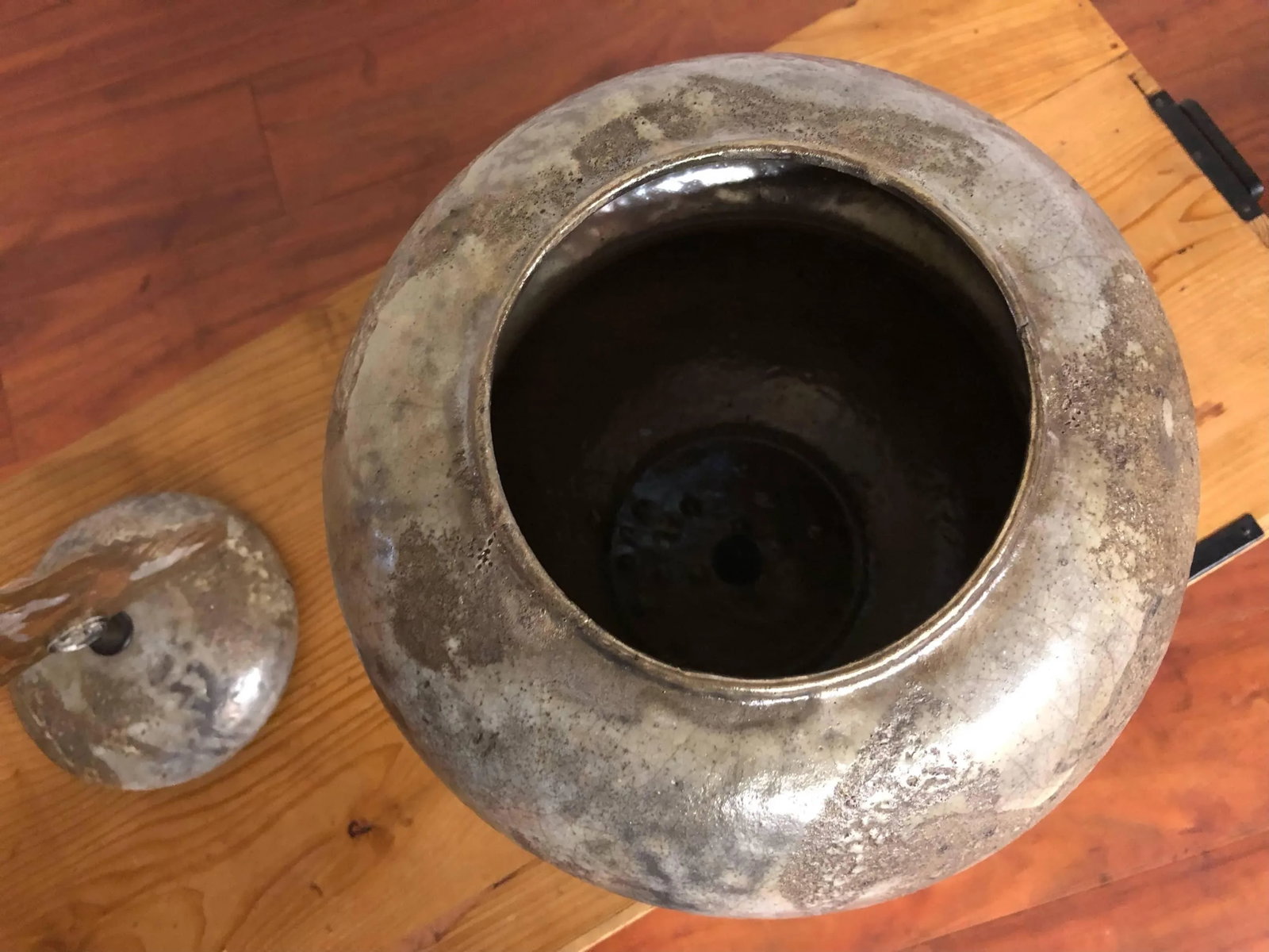 Tony Evans Signed Raku Pottery Urn With Handmade Glass Handle - 5