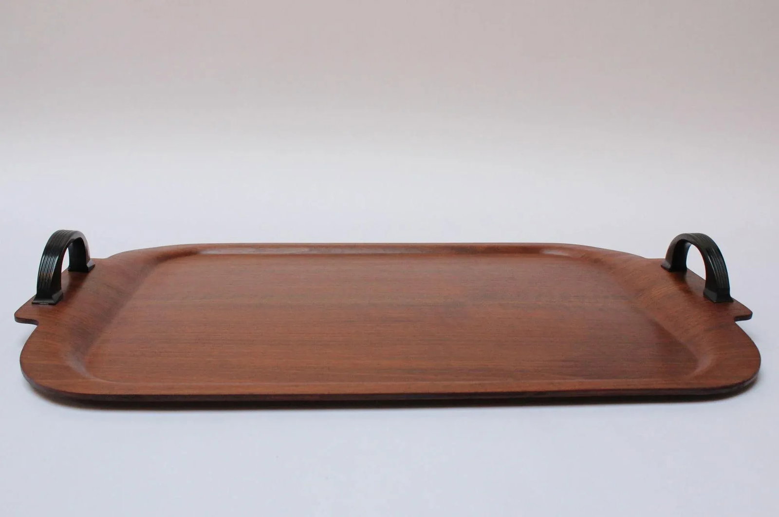 Large Mid-Century Modern Walnut Tray With Bakelite Handles by Faberware - 4