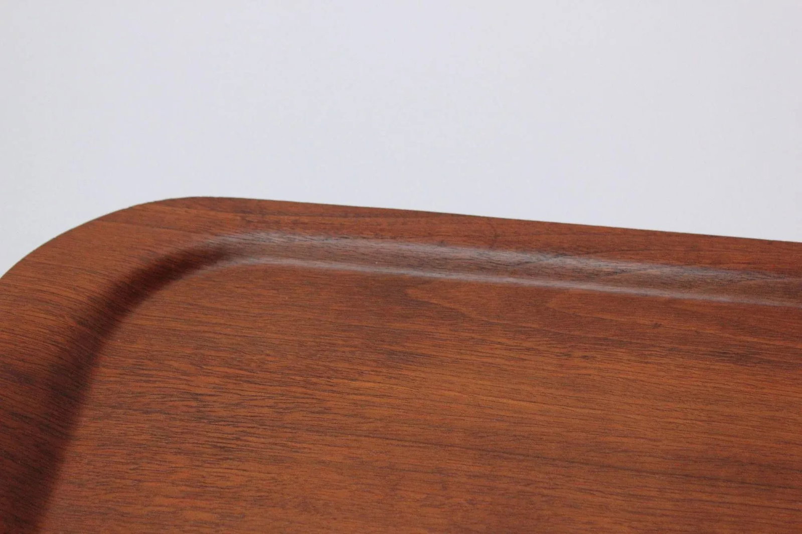 Large Mid-Century Modern Walnut Tray With Bakelite Handles by Faberware - 9