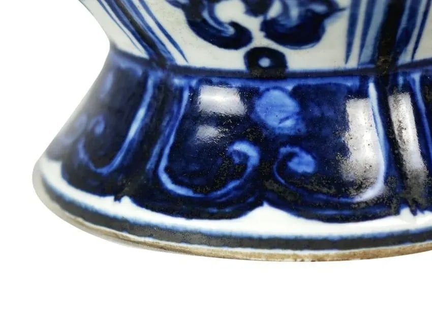 Antique Chinese Porcelain Vase - 3