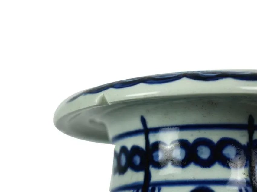 Antique Chinese Porcelain Vase - 4