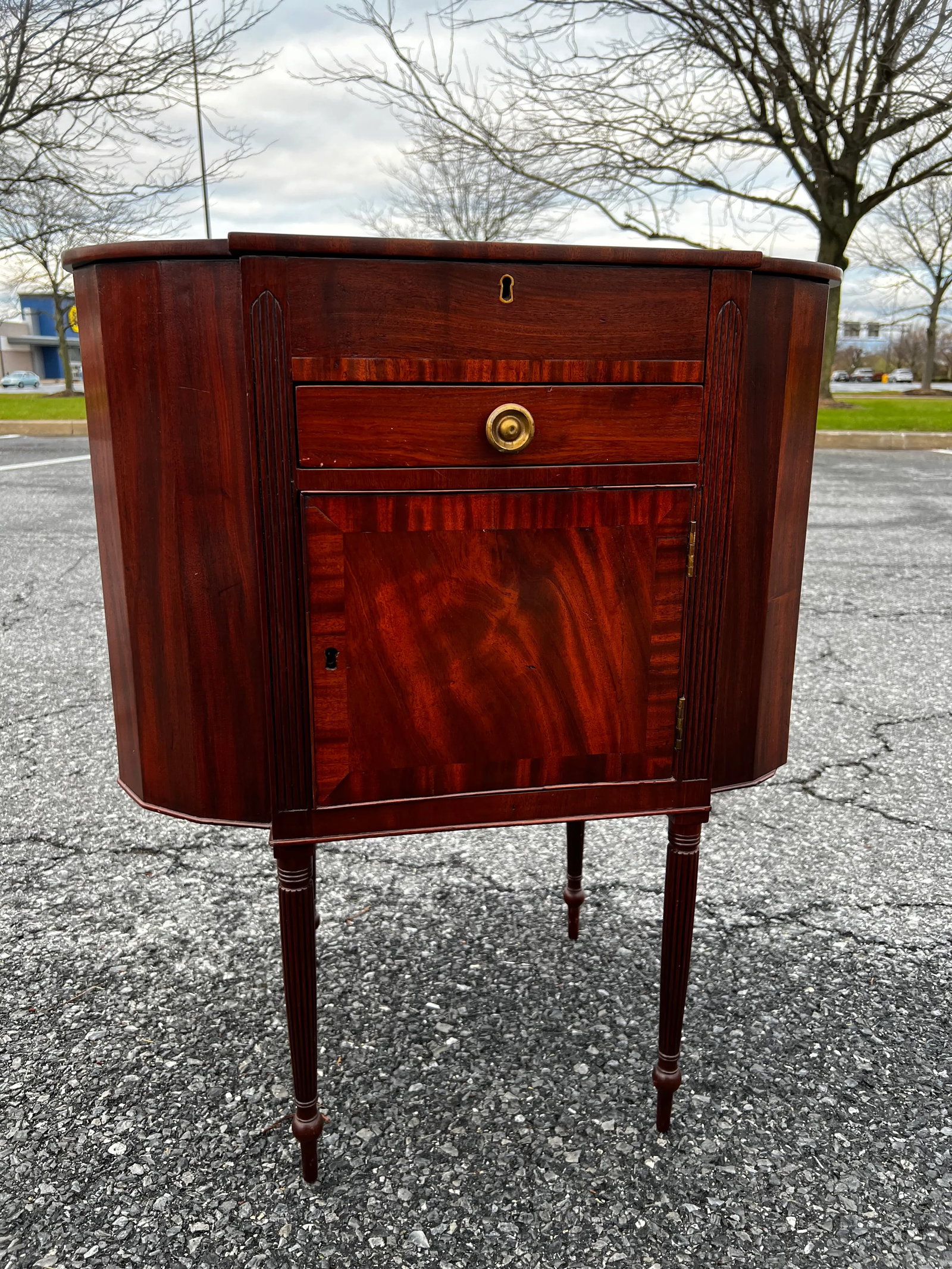 Antique Sheraton Astragal Sewing Stand Table, Philadelphia, Circa 1810s - 13